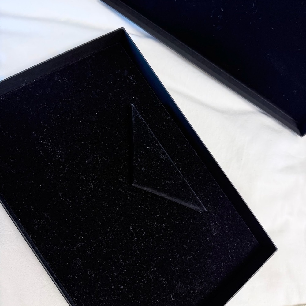 Authentic CHANEL Empty Gift Box - Picture 5 of 5